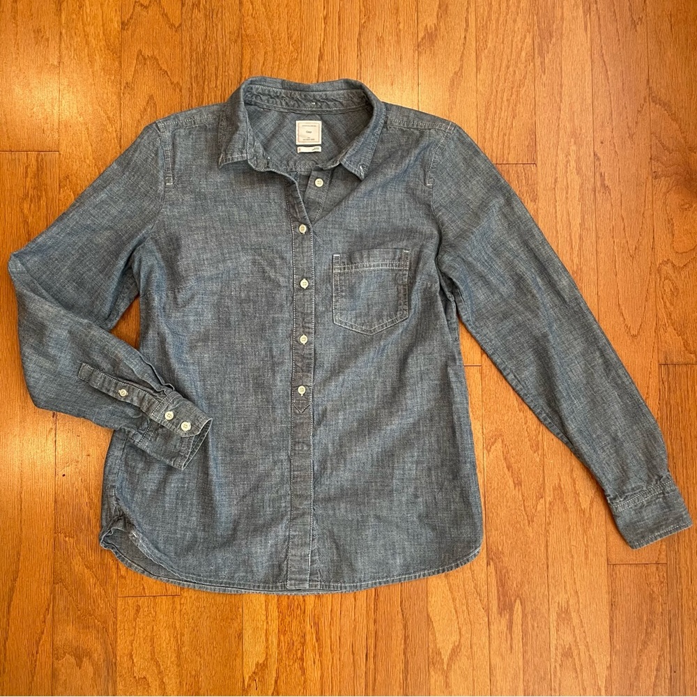 GAP The Tailored Shirt in Chambray